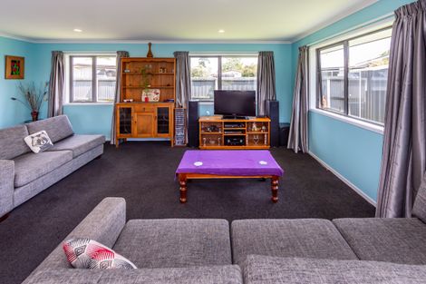 Photo of property in 8 Carteret Place, Aranui, Christchurch, 8061