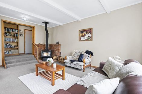 Photo of property in 32 Redwood Avenue, Tawa, Wellington, 5028