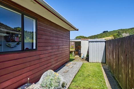 Photo of property in 1a Pearce Crescent, Taita, Lower Hutt, 5011