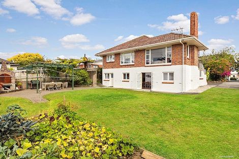 Photo of property in 52 Sturges Road, Henderson, Auckland, 0612