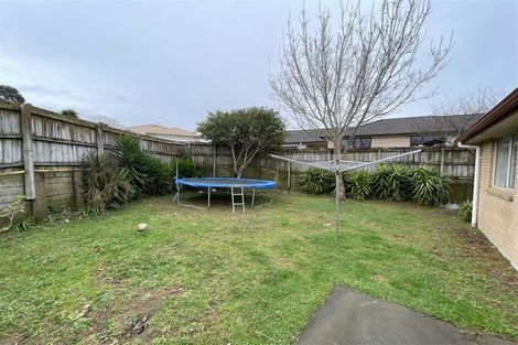 Photo of property in 28 Kathleen Reece Place, Waiuku, 2123