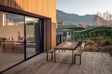 Photo of property in 17 Kapuka Lane, Wanaka, 9305