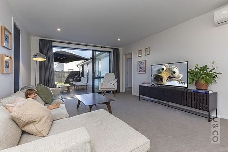 Photo of property in 37 Lumbarda Drive, Kumeu, 0810