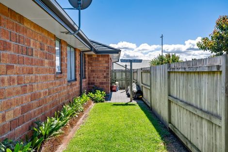 Photo of property in 20 Kowi Lakes Drive, One Tree Point, 0118