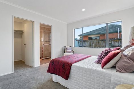Photo of property in 43 Glenveagh Park Drive, Weymouth, Auckland, 2103
