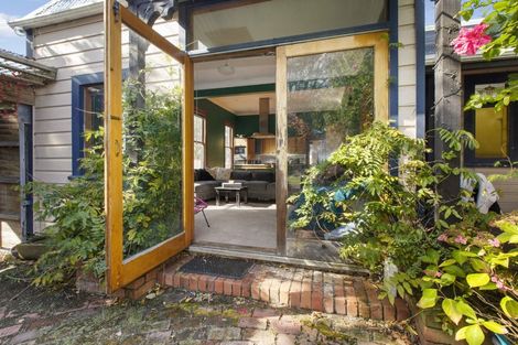 Photo of property in 102 Derwent Street, Island Bay, Wellington, 6023