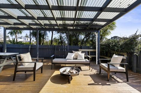 Photo of property in 27 Ferry Parade, Herald Island, Auckland, 0618