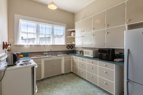 Photo of property in 15 Albert Street, Dannevirke, 4930