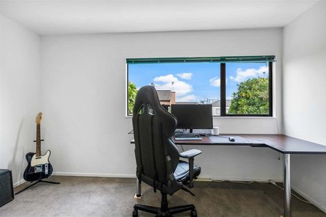 Photo of property in 9 Spalding Rise, Golflands, Auckland, 2013