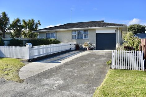 Photo of property in 38 Norfolk Crescent, Otaki Beach, Otaki, 5512