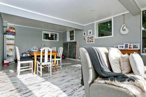 Photo of property in 90 Saddleback Rise, Murrays Bay, Auckland, 0630