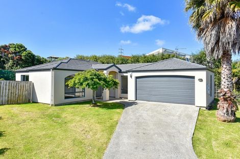 Photo of property in 109 Charles Prevost Drive, The Gardens, Auckland, 2105