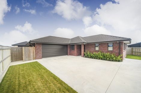 Photo of property in 18 Cyprus Place, Fitzherbert, Palmerston North, 4410