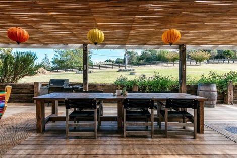 Photo of property in 68 Onetangi Road, Waiheke Island, 1971