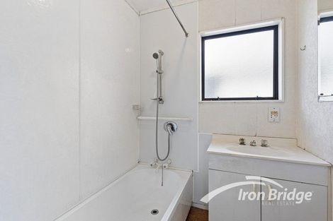 Photo of property in 75 Meadowvale Rise, Titirangi, Auckland, 0604