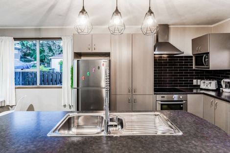 Photo of property in 4 Albemarle Place, Massey, Auckland, 0614