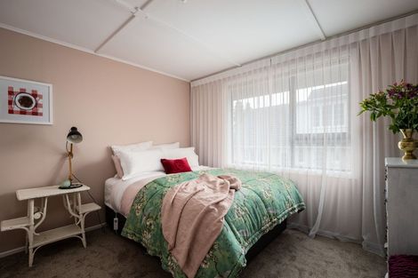 Photo of property in 15 Montana Place, Merrilands, New Plymouth, 4312