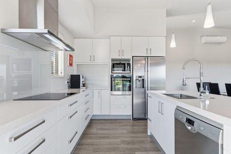 Photo of property in 29 Harding Drive, Papamoa Beach, Papamoa, 3118