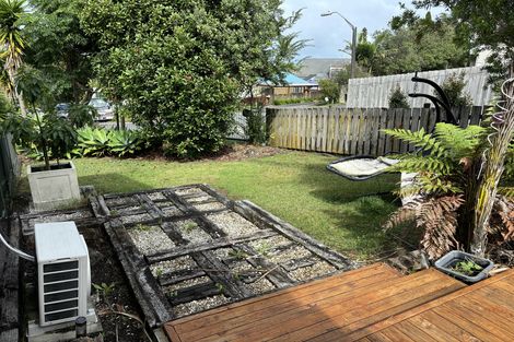 Photo of property in 21 Peterhouse Place, West Harbour, Auckland, 0618