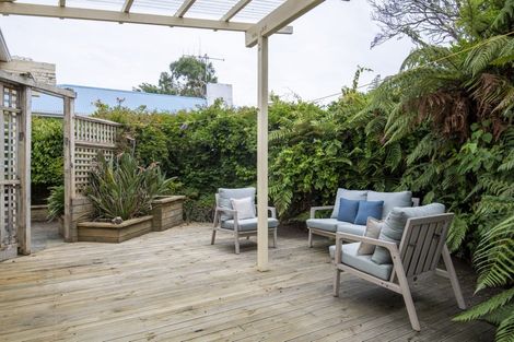 Photo of property in 5 Lyndhurst Road, Tawa, Wellington, 5028