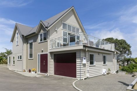 Photo of property in 7b Shortland Street, Khandallah, Wellington, 6035