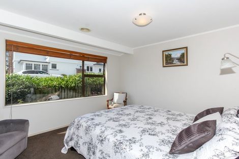 Photo of property in 12 Ridge Lane, New Plymouth, 4310