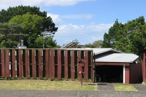 Photo of property in 2/87 Fairclough Road, Beach Haven, Auckland, 0626