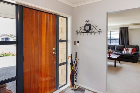 Photo of property in 38 Johnstone Drive, Fitzherbert, Palmerston North, 4410