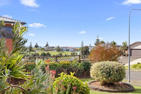 Photo of property in 6 Panorama Place, Coastlands, Whakatane, 3120