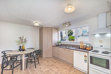 Photo of property in 42 Highbury Drive, Levin, 5510