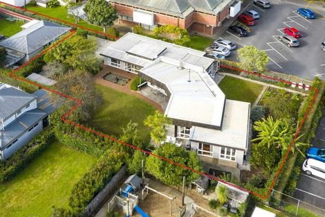 Photo of property in 10 Taharoto Road, Takapuna, Auckland, 0622