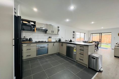 Photo of property in 18 Saralee Drive, Manurewa, Auckland, 2105