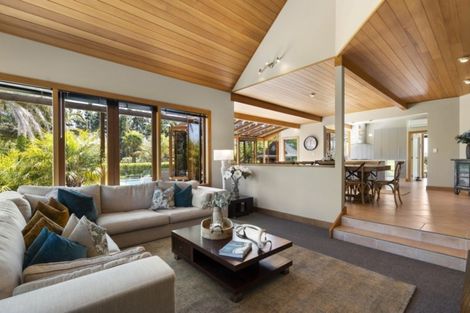 Photo of property in 338 Old North Road, Kumeu, 0892