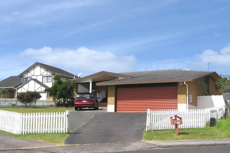 Photo of property in 10 Delisle Place, Windsor Park, Auckland, 0632