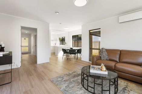 Photo of property in 50b Mirrabooka Avenue, Botany Downs, Auckland, 2010