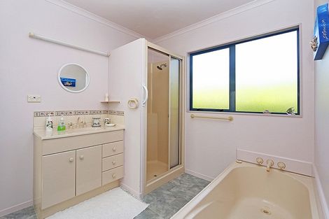 Photo of property in 20 Pohutukawa Drive, Opunake, 4616