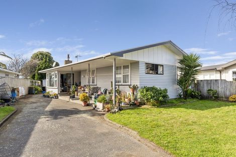 Photo of property in 19 Mazengarb Road, Paraparaumu Beach, Paraparaumu, 5032