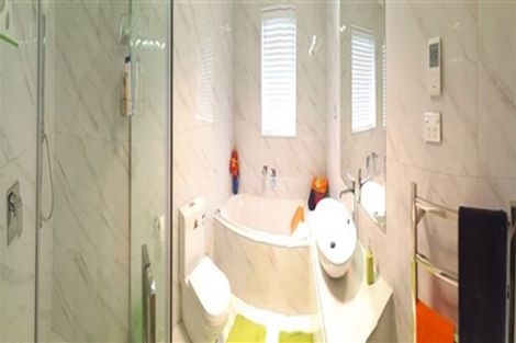 Photo of property in 20 Drumbuoy Drive, Flat Bush, Auckland, 2019