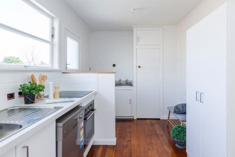 Photo of property in 5a Bradford Place, Awapuni, Palmerston North, 4412