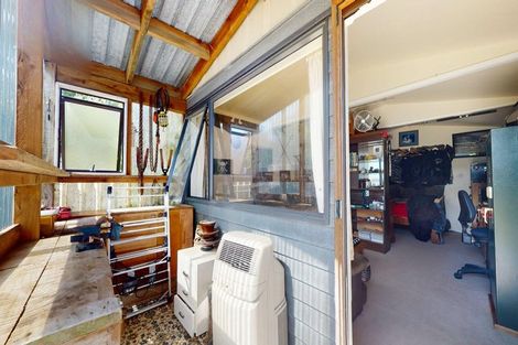 Photo of property in 33 Hauraki Road, Leigh, 0985