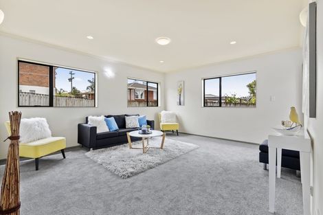 Photo of property in 14b Waimumu Road, Massey, Auckland, 0614