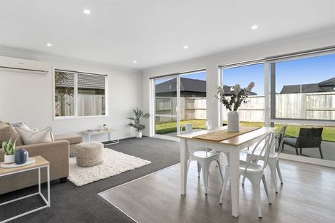 Photo of property in 11 Batty Street, Papamoa Beach, Papamoa, 3118