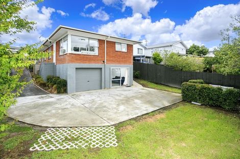 Photo of property in 2/2 Lambrown Drive, Totara Vale, Auckland, 0629
