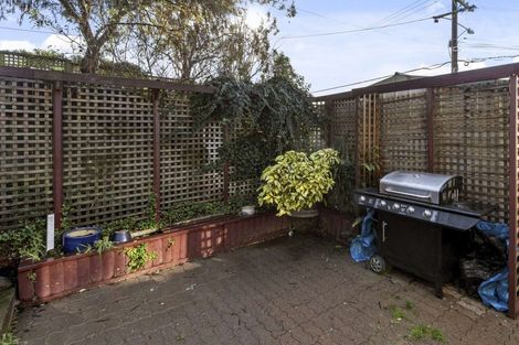 Photo of property in 5 Bird Grove, Stokes Valley, Lower Hutt, 5019