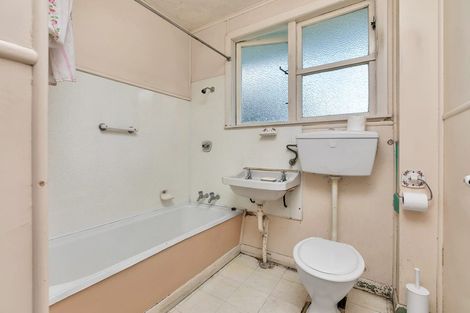 Photo of property in 97 Hillsborough Road, Hillsborough, Auckland, 1042