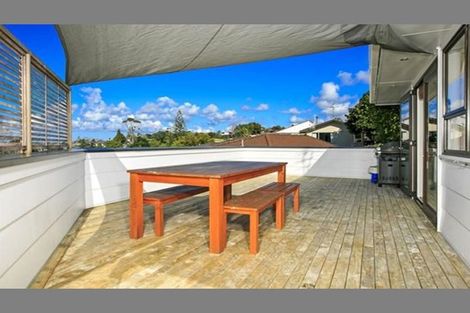 Photo of property in 33 Sequoia Place, Sunnynook, Auckland, 0620