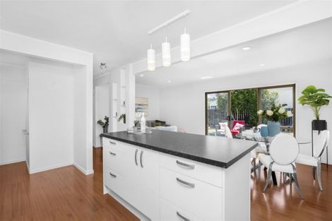 Photo of property in 2/327 Bucklands Beach Road, Bucklands Beach, Auckland, 2012