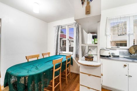 Photo of property in 17 Kuaka Place, New Lynn, Auckland, 0600