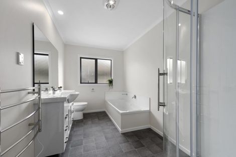 Photo of property in 1147a Fergusson Drive, Clouston Park, Upper Hutt, 5018