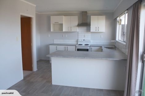 Photo of property in 2/90 East Coast Road, Milford, Auckland, 0620